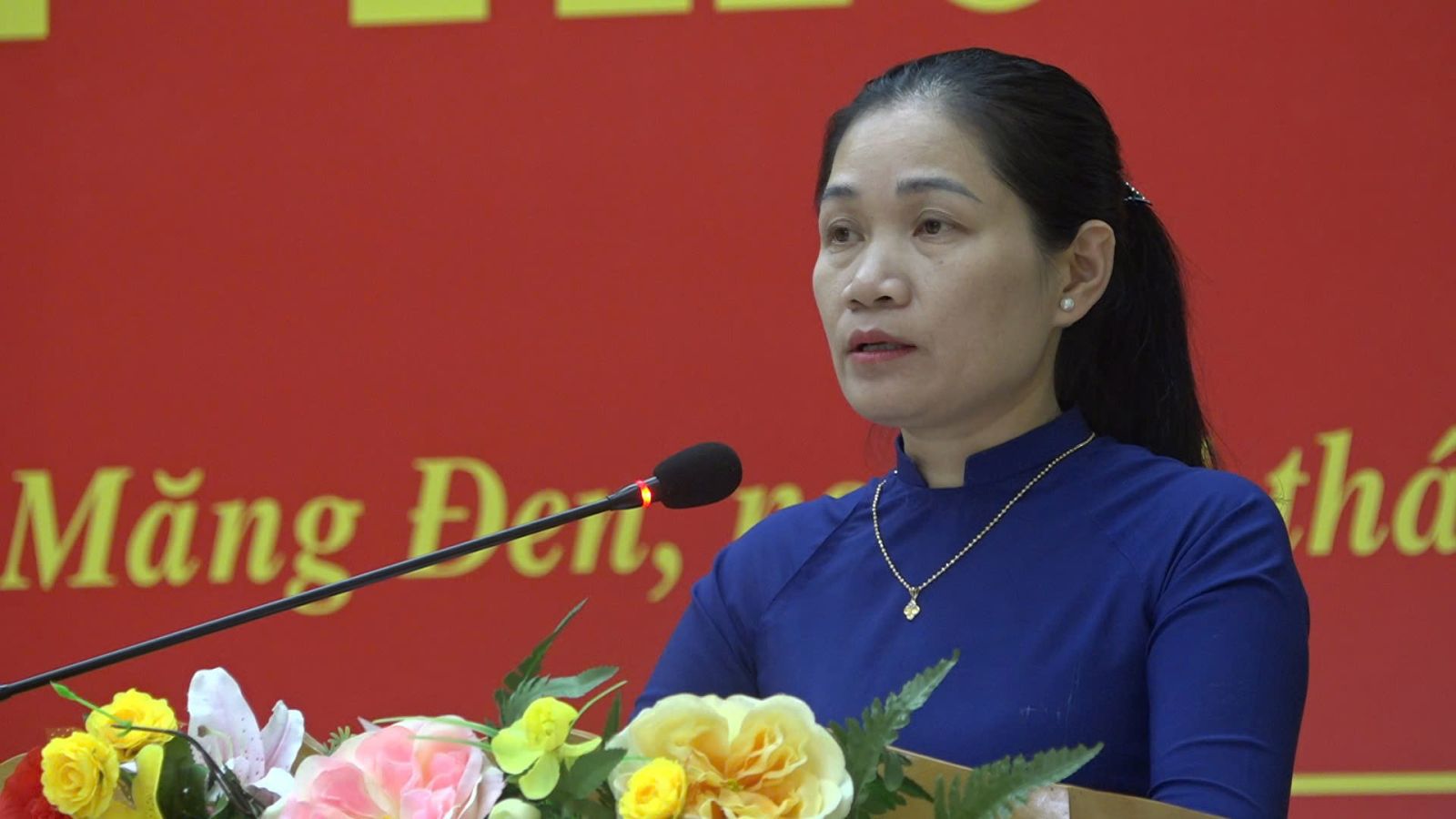 Đồng  chí Ngô Thị Na, Phó Chủ tịch HĐND xã phát biểu tại Hội nghị