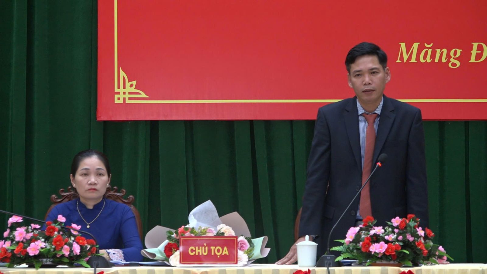 Đồng chí Đặng Quang Hà, Bí thư Đảng ủy, Chủ tịch HĐND xã phát biểu chỉ d đạo