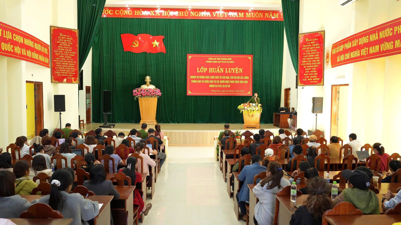 Chcn Huấn luyện nghiệp vụ PCCC và CHCN tại xã Măng Đen